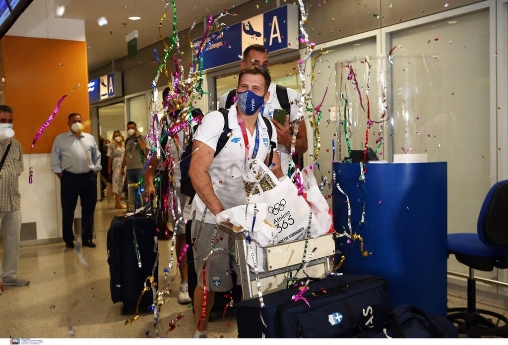 Ολυμπιακοί Αγώνες: Αποθεωτική υποδοχή στην ασημένια Εθνική πόλο