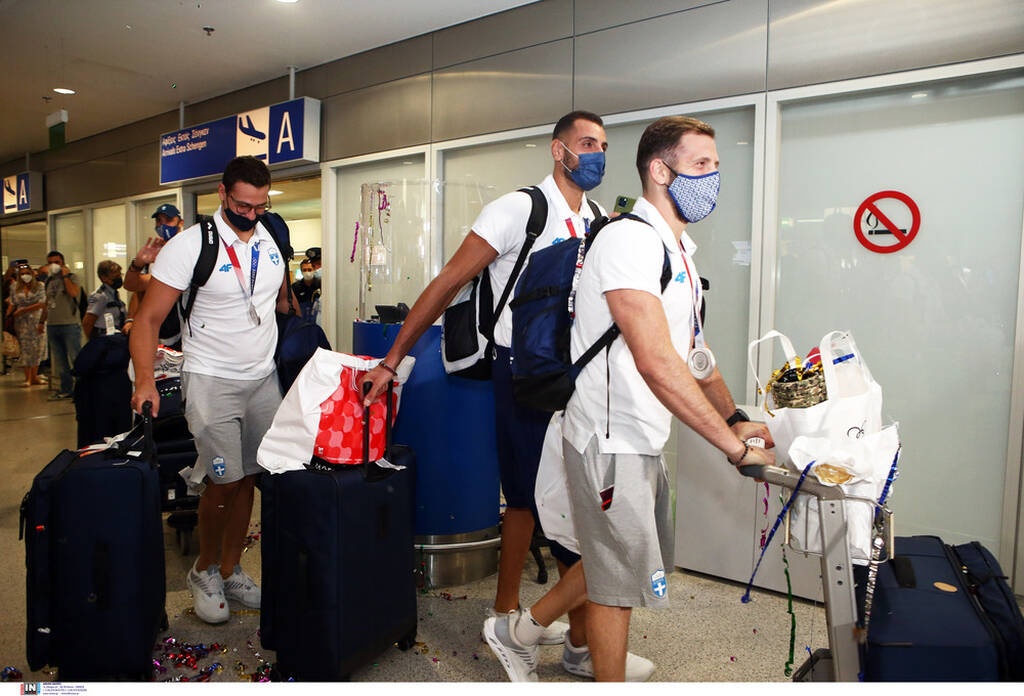 Ολυμπιακοί Αγώνες: Αποθεωτική υποδοχή στην ασημένια Εθνική πόλο