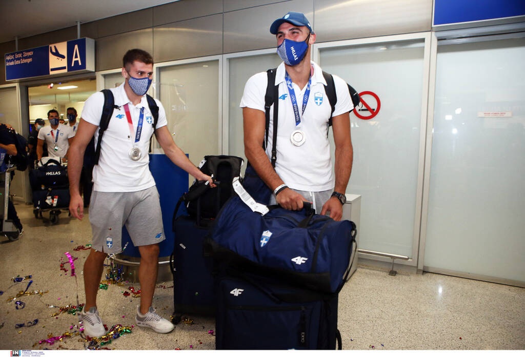 Ολυμπιακοί Αγώνες: Αποθεωτική υποδοχή στην ασημένια Εθνική πόλο