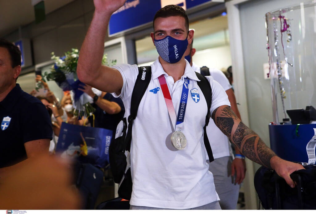 Ολυμπιακοί Αγώνες: Αποθεωτική υποδοχή στην ασημένια Εθνική πόλο