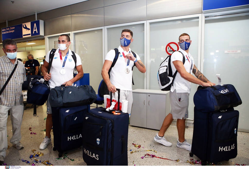 Ολυμπιακοί Αγώνες: Αποθεωτική υποδοχή στην ασημένια Εθνική πόλο