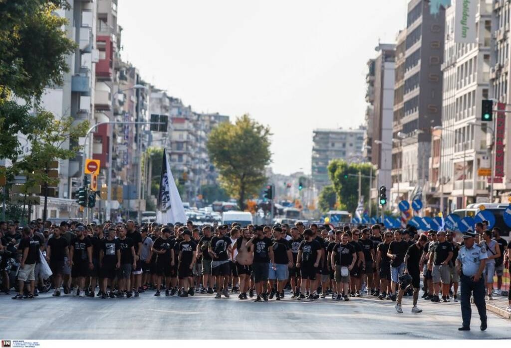 ΠΑΟΚ-Μποέμιανς: Πορεία οπαδών κατά του διακρίσεων λόγω εμβολιασμού! (photos)