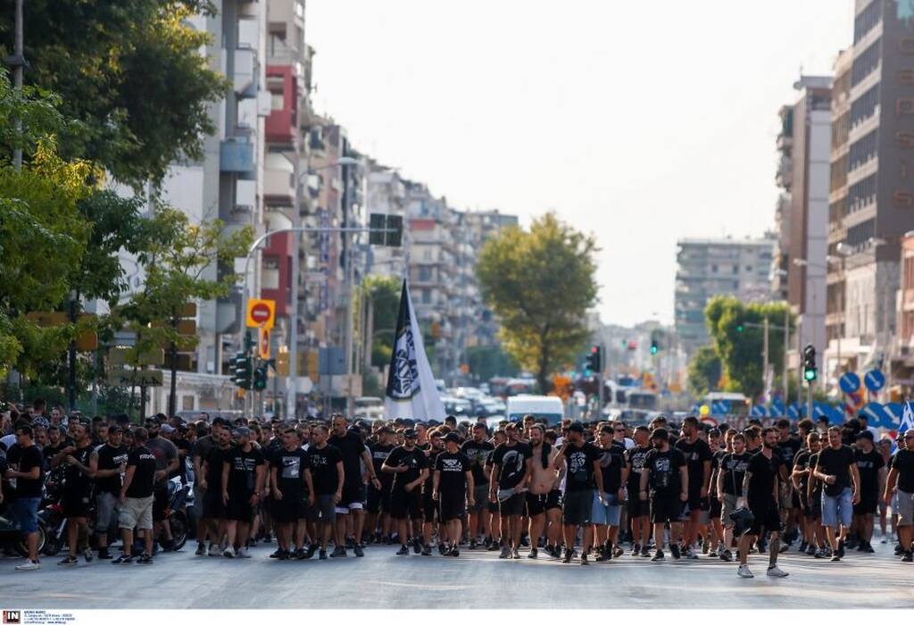 ΠΑΟΚ-Μποέμιανς: Πορεία οπαδών κατά του διακρίσεων λόγω εμβολιασμού! (photos)