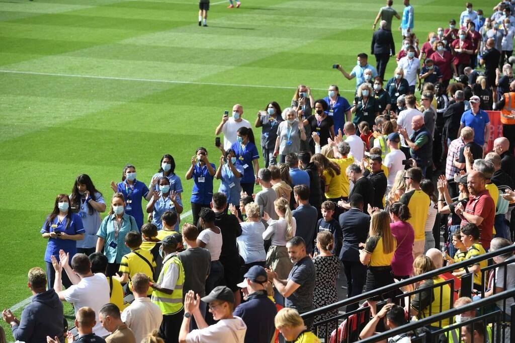 Premier League: Τίμησαν γιατρούς και νοσηλευτές στο Γουότφορντ-Άστον Βίλα! (Photos)