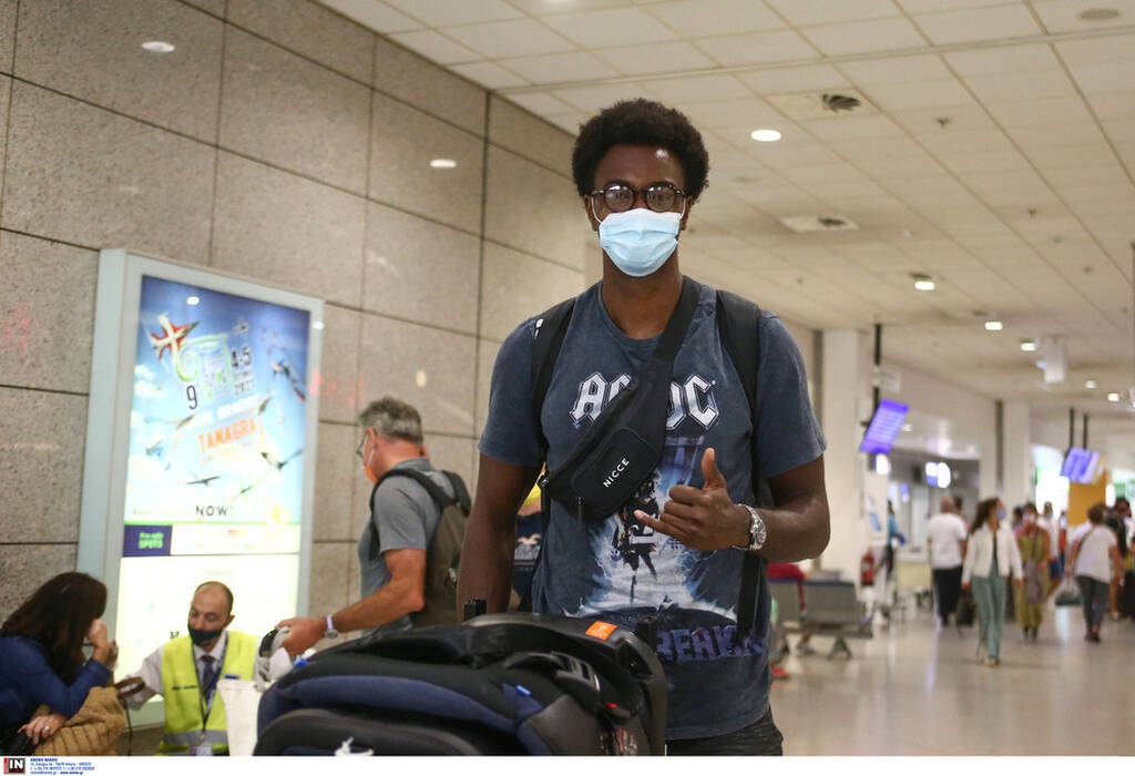 Ολυμπιακός: Ήρθε ο Ζαν Σαρλ, ανοικτό το θέμα του ξένου