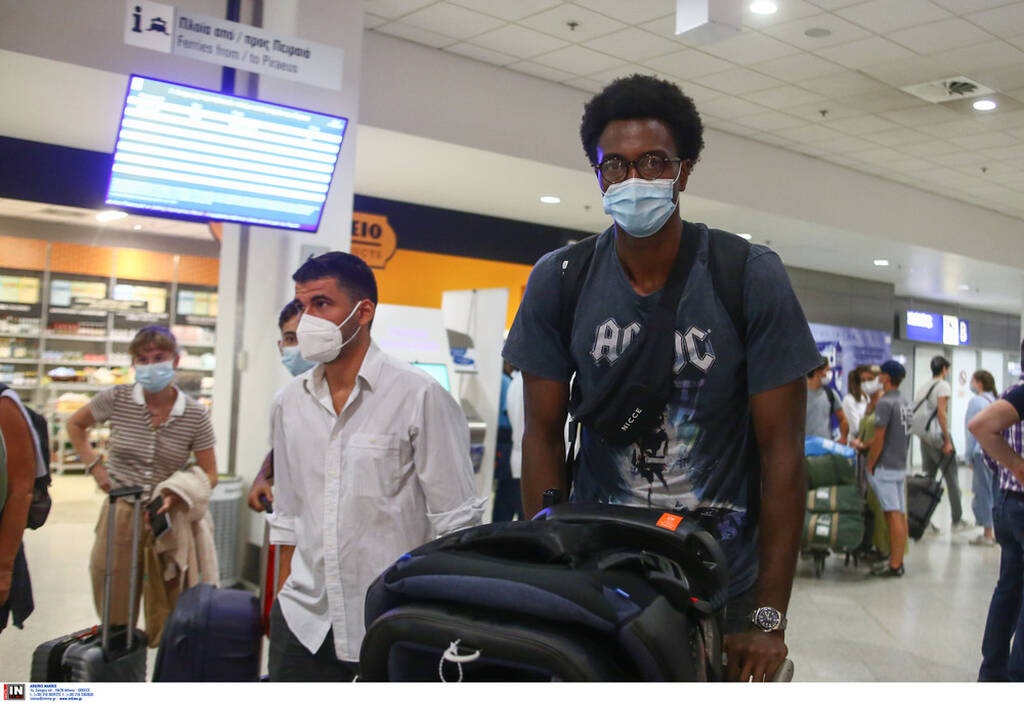 Ολυμπιακός: Ήρθε ο Ζαν Σαρλ, ανοικτό το θέμα του ξένου