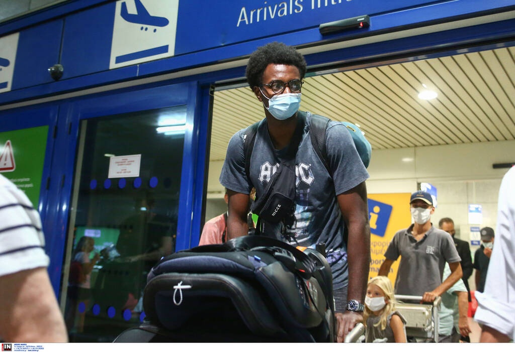 Ολυμπιακός: Ήρθε ο Ζαν Σαρλ, ανοικτό το θέμα του ξένου