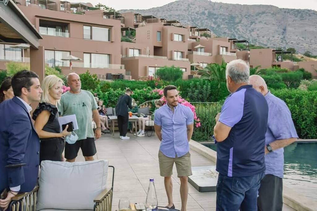 Ο Γαλανόλευκος Φάρος τίμησε τον Ολυμπιονίκη Λευτέρη Πετρούνια – Στο μουσείο η φανέλα του (photos)