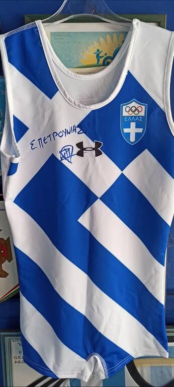 Ο Γαλανόλευκος Φάρος τίμησε τον Ολυμπιονίκη Λευτέρη Πετρούνια – Στο μουσείο η φανέλα του (photos)