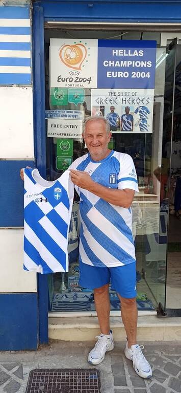 Ο Γαλανόλευκος Φάρος τίμησε τον Ολυμπιονίκη Λευτέρη Πετρούνια – Στο μουσείο η φανέλα του (photos)