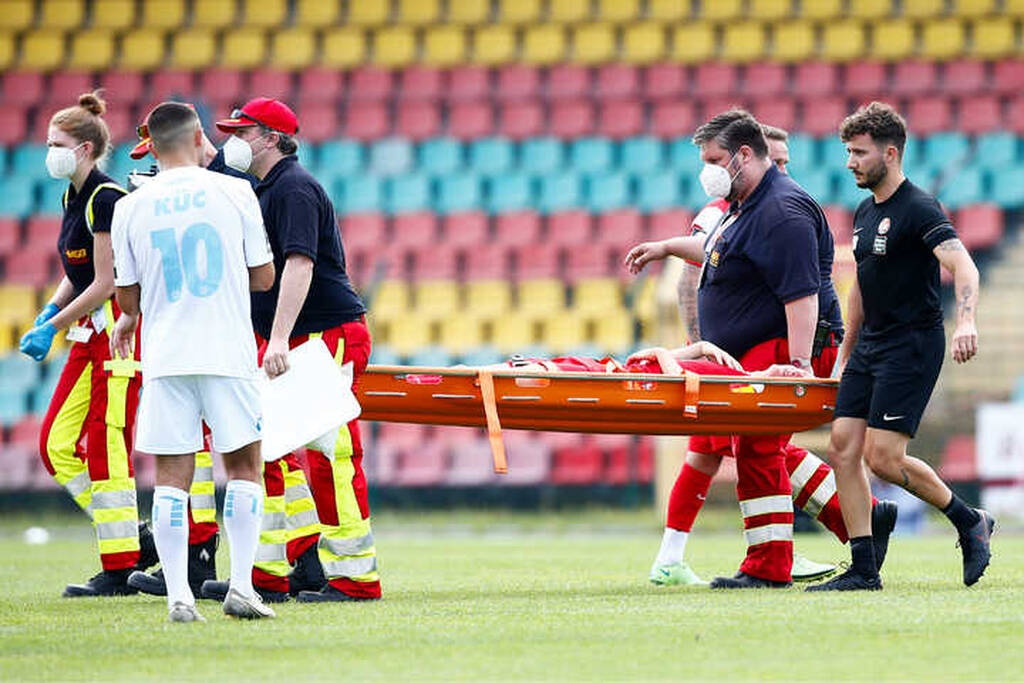 «Πάγωσαν» στην Γερμανία - Σοκαριστικός τραυματισμός παίκτη, έχασε τις αισθήσεις του