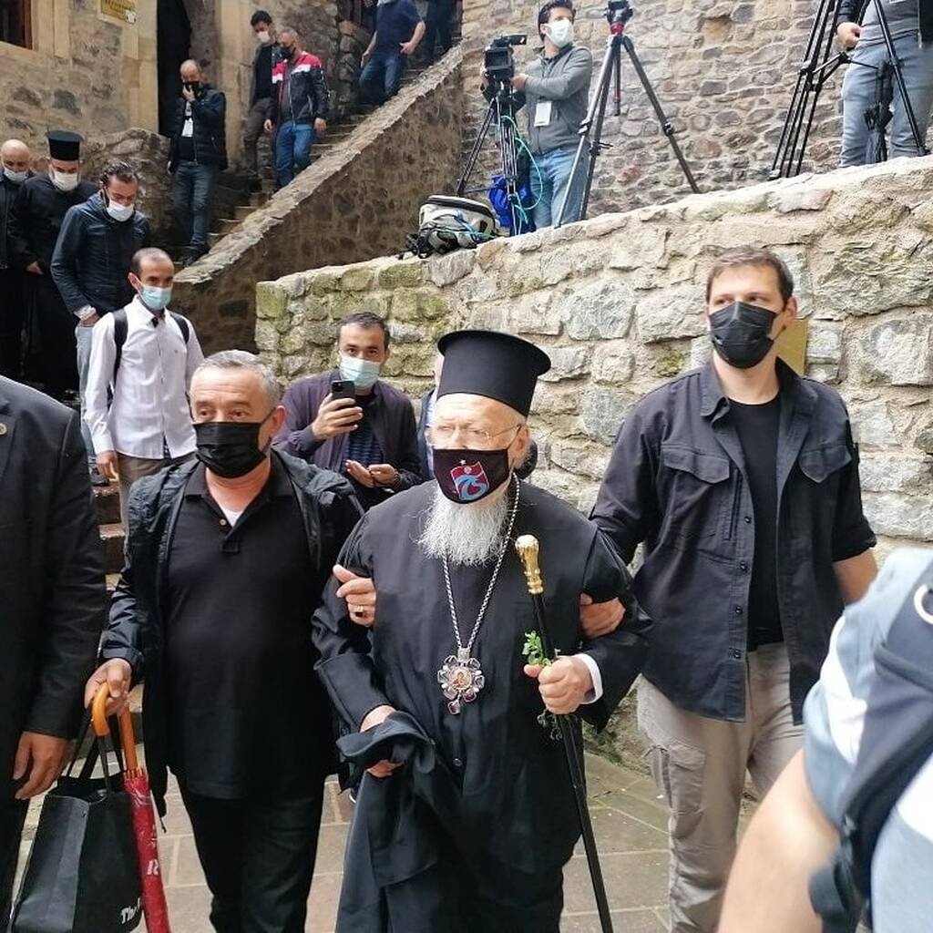 Στην Παναγία Σουμελά στην Τραπεζούντα ο Μπακασέτας - Κοινώνησε από τα χέρια του Πατριάρχη