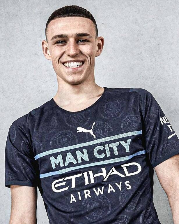 Μάντσεστερ Σίτι: Παρουσίασε την περίεργη τρίτη φανέλα της! (Video+Photos)