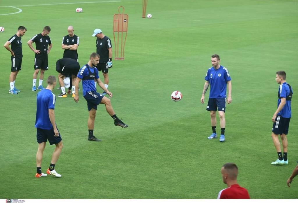Ολυμπιακός-Σλόβαν: «Απειλούν» πατέρας και γιος Βάις - «Επιθετικοί για τη νίκη»