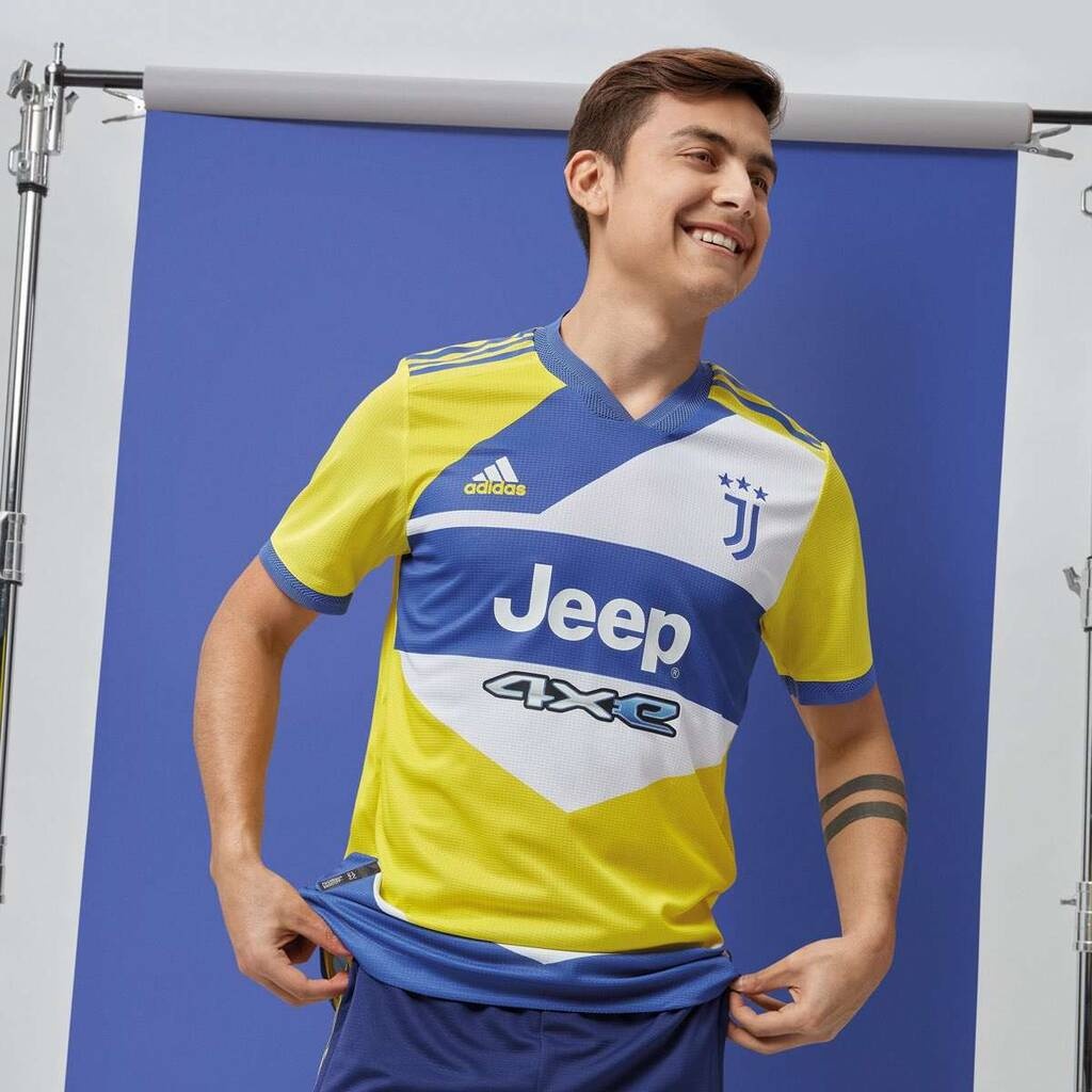 Γιουβέντους: Η εντυπωσιακή τρίχρωμη εμφάνιση! (Video+Photos)