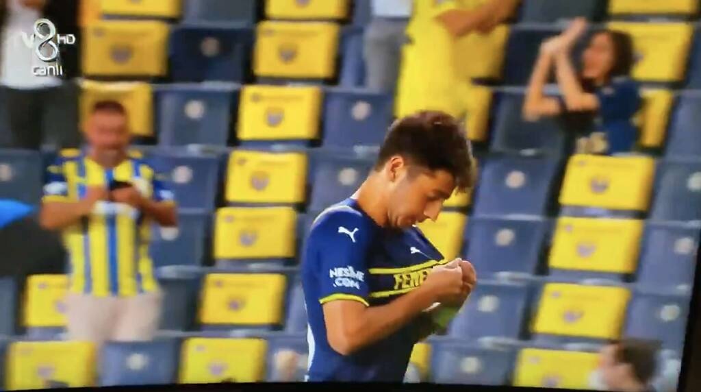 Γέλιο μέχρι δακρύων: Σκόραρε και δεν έβρισκε το σήμα! (Videos+Photos)