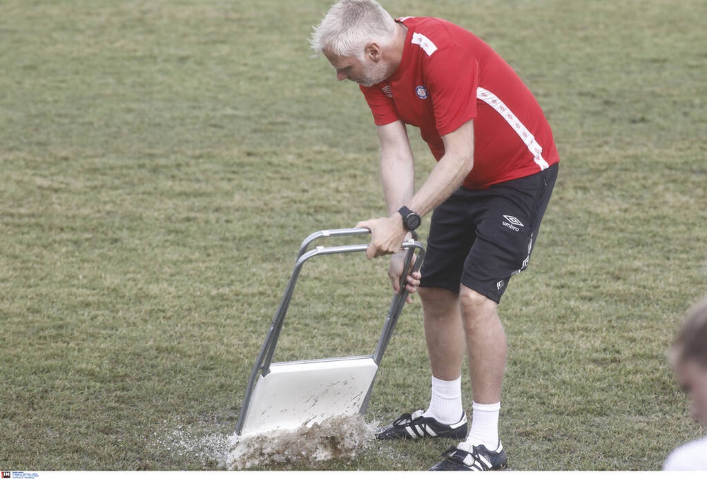 ΠΑΟΚ-Βαλερένγκα: Champions League γυναικών στη… λάσπη – Εικόνες ντροπής από το γήπεδο