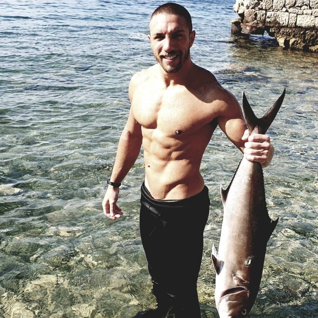 Ο Κόρο του Survivor έπιασε «θηρίο» - Δεν πίστευε την μυθική του ψαριά (photos)