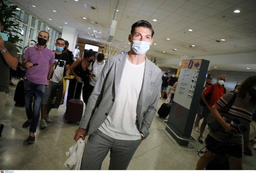 ΑΕΚ: Στην Ελλάδα ο Ζούμπερ - Ντύνεται στα κιτρινόμαυρα (photos)