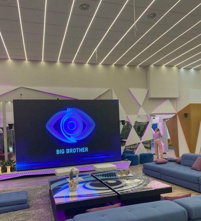 Big Brother: Ανατροπή! Αποθέωση στο Twitter για παίκτρια που δεν μπήκε στο σπίτι (pics+vids)