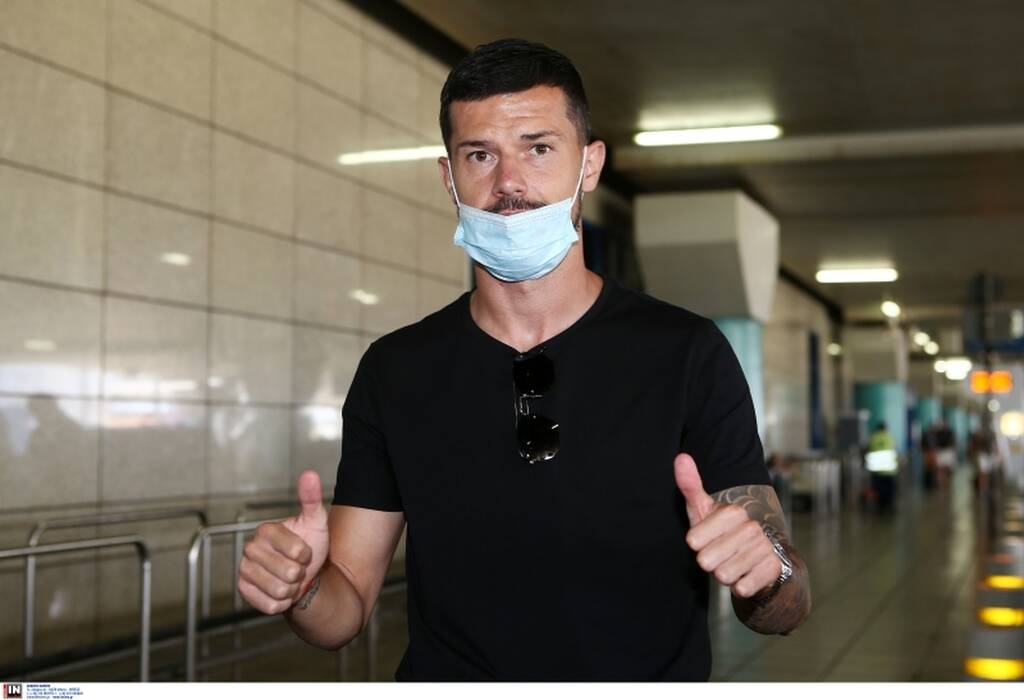 AEK: Στην Αθήνα για τις υπογραφές ο Γέφτιτς! (photos)