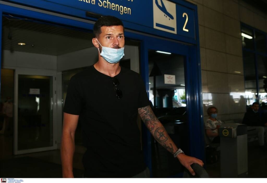 AEK: Στην Αθήνα για τις υπογραφές ο Γέφτιτς! (photos)