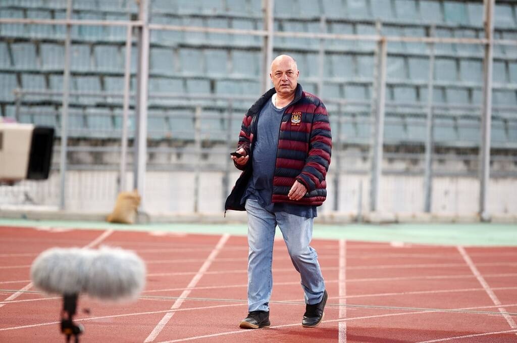 Επίθεση στον Αχιλλέα Μπέο - Του διέλυσαν το αυτοκίνητο (photos)
