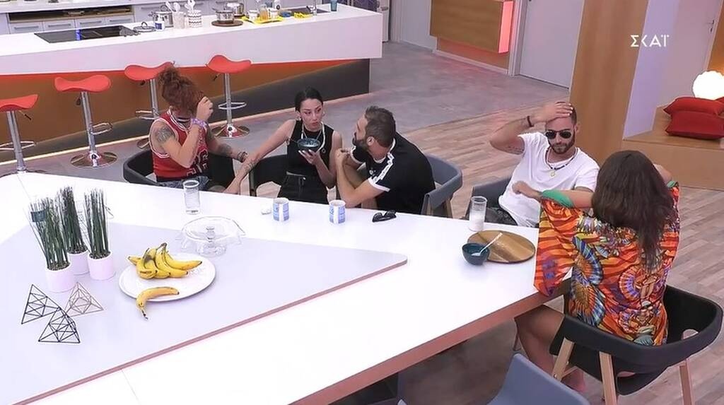 Big Brother: Βγήκαν τα… μαχαίρια - Έξαλλη παίκτρια: «Θα σπάσω τις φιλίες» (photos+video)