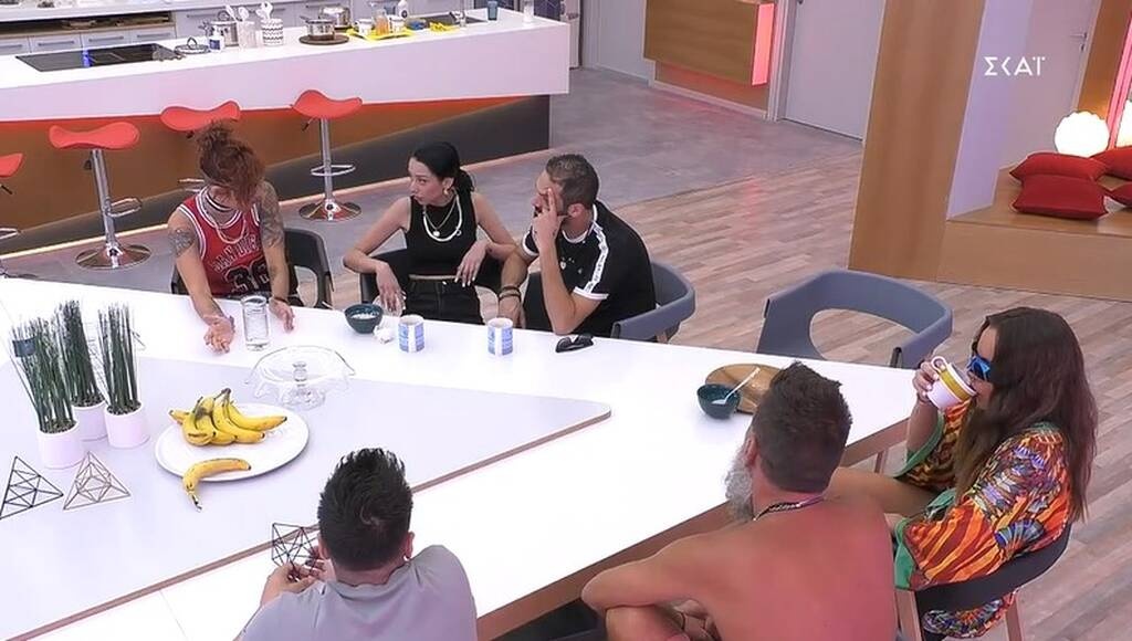 Big Brother: Βγήκαν τα… μαχαίρια - Έξαλλη παίκτρια: «Θα σπάσω τις φιλίες» (photos+video)