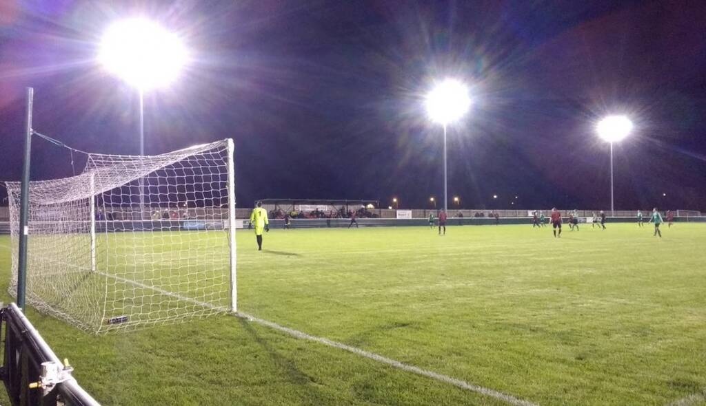 «Πάγωσαν» στην Μεγάλη Βρετανία - Παίκτης κατέρρευσε στο γήπεδο (photos)