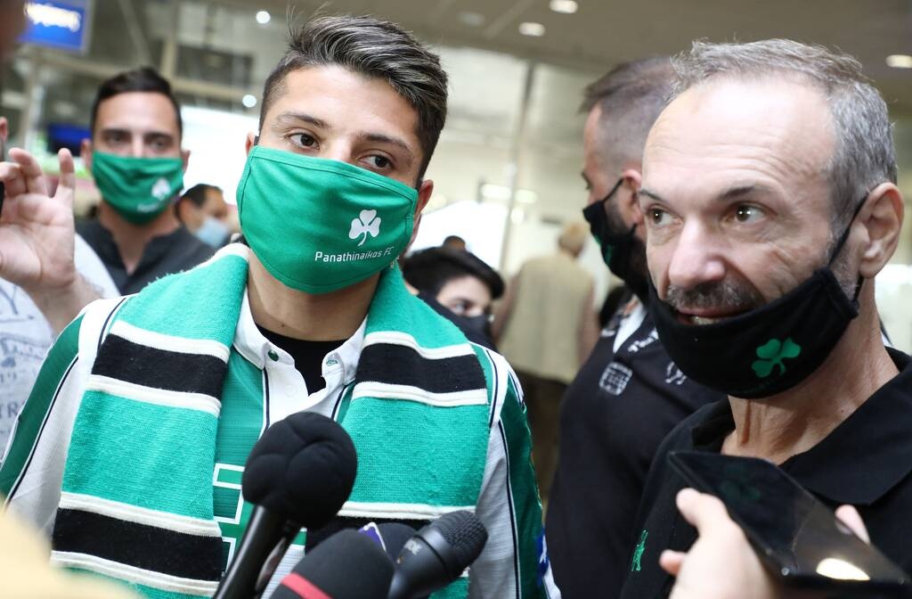 Παναθηναϊκός: Δεν μπορούσε να περιμένει να βάλει τη φανέλα! (Photos)