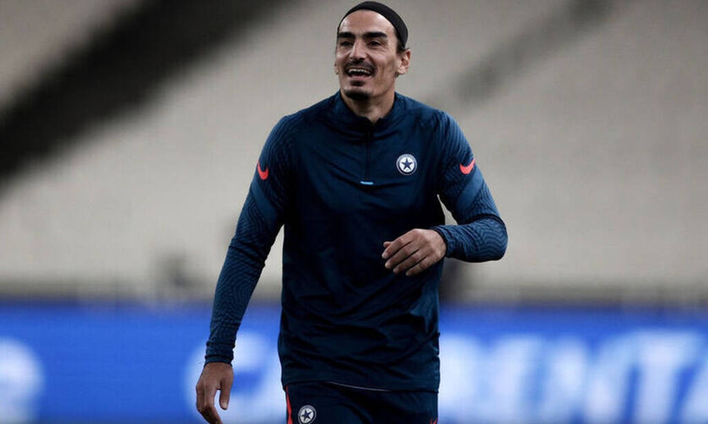 Λάζαρος Χριστοδουλόπουλος: Παρτάρει και... σπάει πιάτα (video+photos)