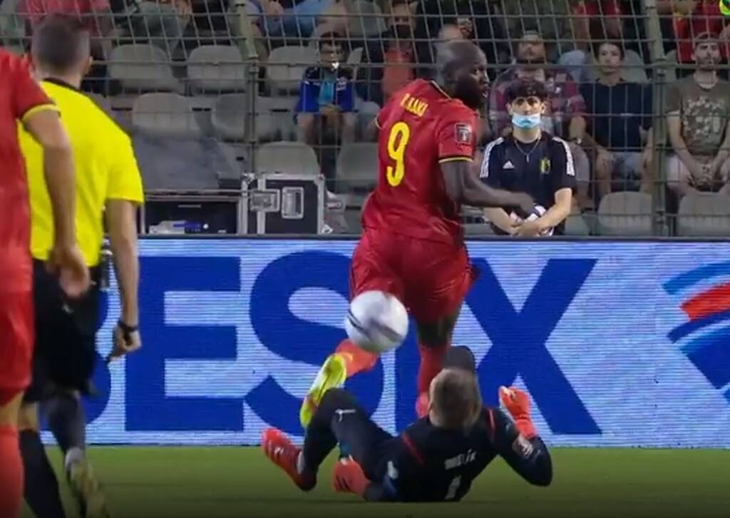 Ολυμπιακός: Απέφυγε τα χειρότερα ο Βάτσλικ - Η φάση που τον πάτησε ο Λουκάκου