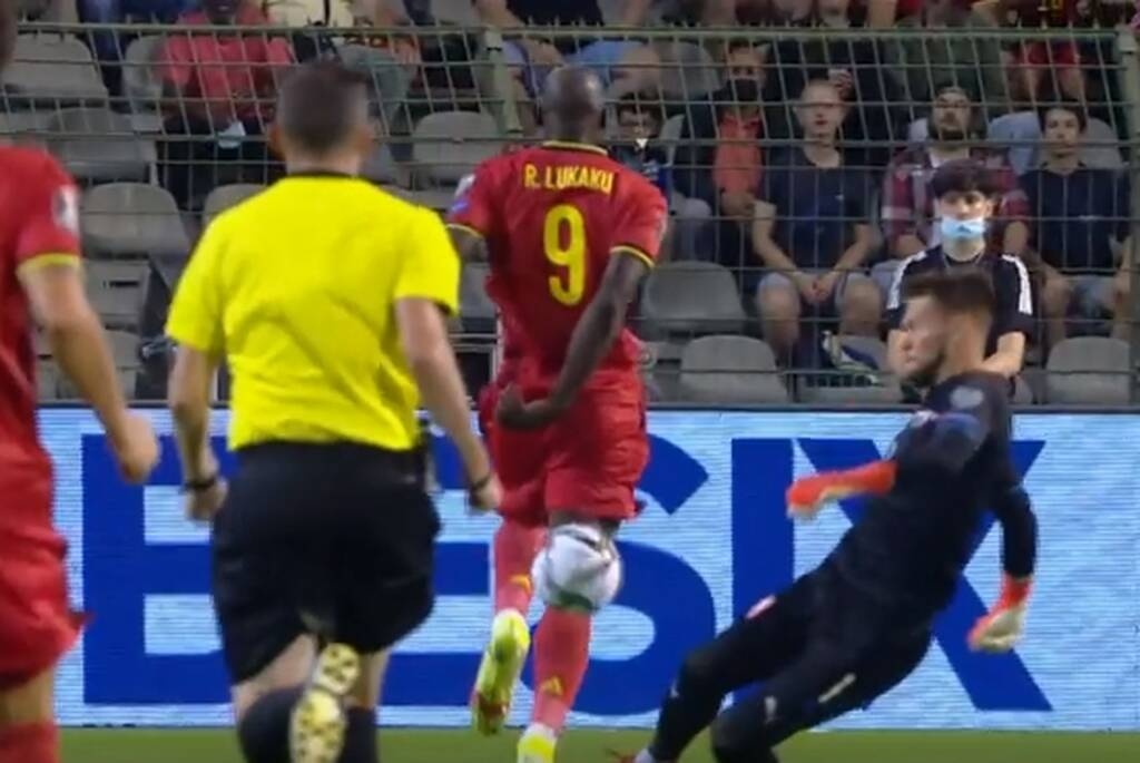 Ολυμπιακός: Απέφυγε τα χειρότερα ο Βάτσλικ - Η φάση που τον πάτησε ο Λουκάκου