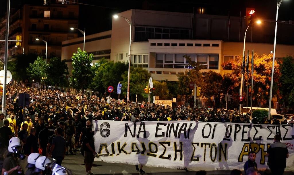 Άρης: Οπαδοί έξω από την ΕΠΟ για το -6 - Η απειλή για τη ΔΕΘ (photos)