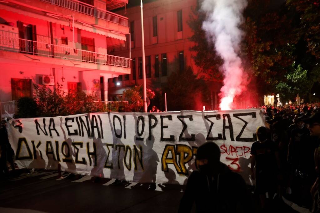 Άρης: Οπαδοί έξω από την ΕΠΟ για το -6 - Η απειλή για τη ΔΕΘ (photos)