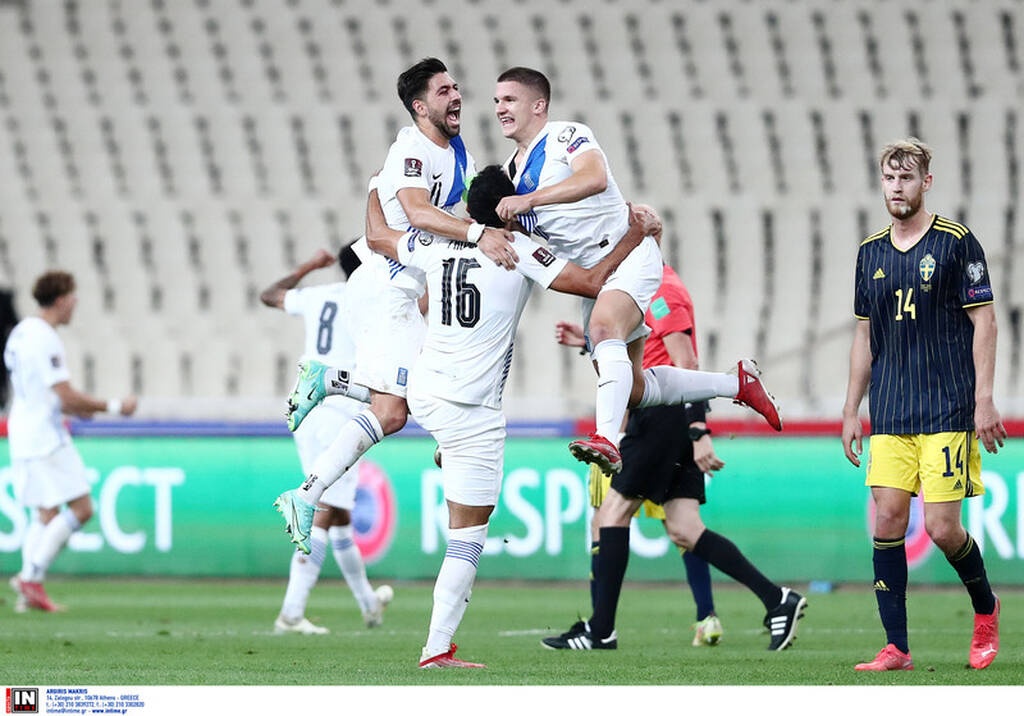 Ελλάδα-Σουηδία 2-1: Οι αγκαλιές στον Φαν’τ Σχιπ και οι έξαλλοι πανηγυρισμοί στο ΟΑΚΑ! (video+photos)