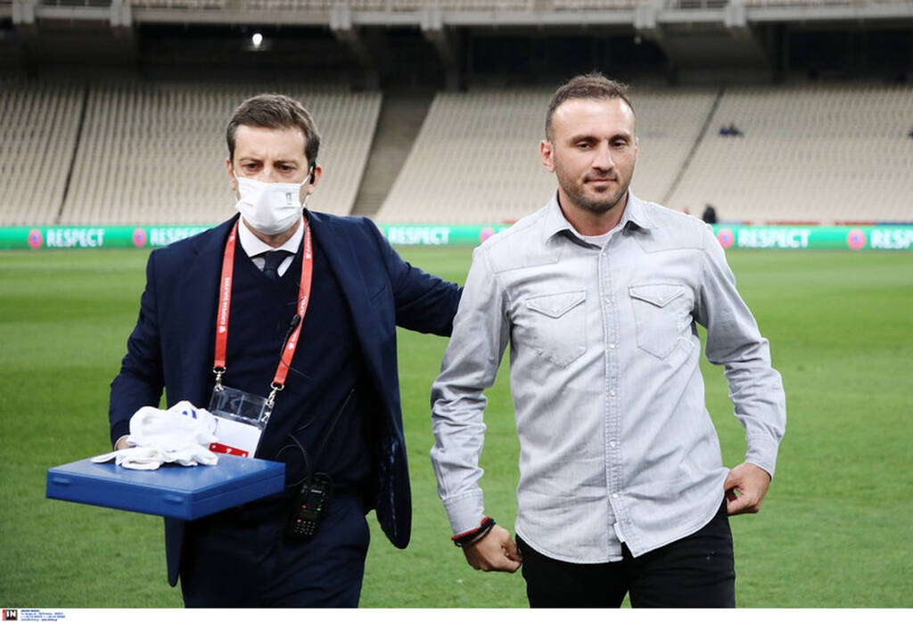 Ελλάδα-Σουηδία: Παρών ο βασιλιάς Ρεχάγκελ - Τιμήθηκε ο Τοροσίδης (video+photos)