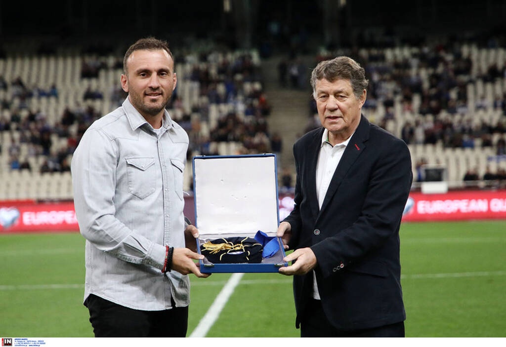 Ελλάδα-Σουηδία: Παρών ο βασιλιάς Ρεχάγκελ - Τιμήθηκε ο Τοροσίδης (video+photos)