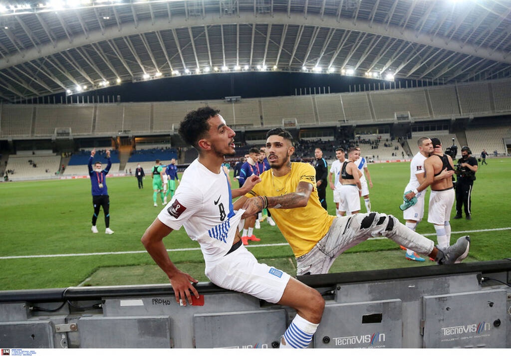 Ελλάδα-Σουηδία 2-1: Οι αγκαλιές στον Φαν’τ Σχιπ και οι έξαλλοι πανηγυρισμοί στο ΟΑΚΑ! (video+photos)