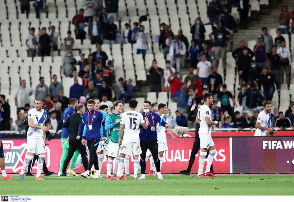 Ελλάδα-Σουηδία 2-1: Οι αγκαλιές στον Φαν’τ Σχιπ και οι έξαλλοι πανηγυρισμοί στο ΟΑΚΑ! (video+photos)