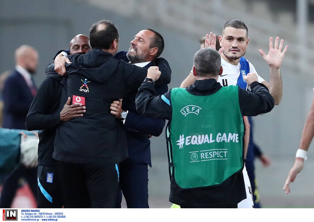 Ελλάδα-Σουηδία 2-1: Οι αγκαλιές στον Φαν’τ Σχιπ και οι έξαλλοι πανηγυρισμοί στο ΟΑΚΑ! (video+photos)