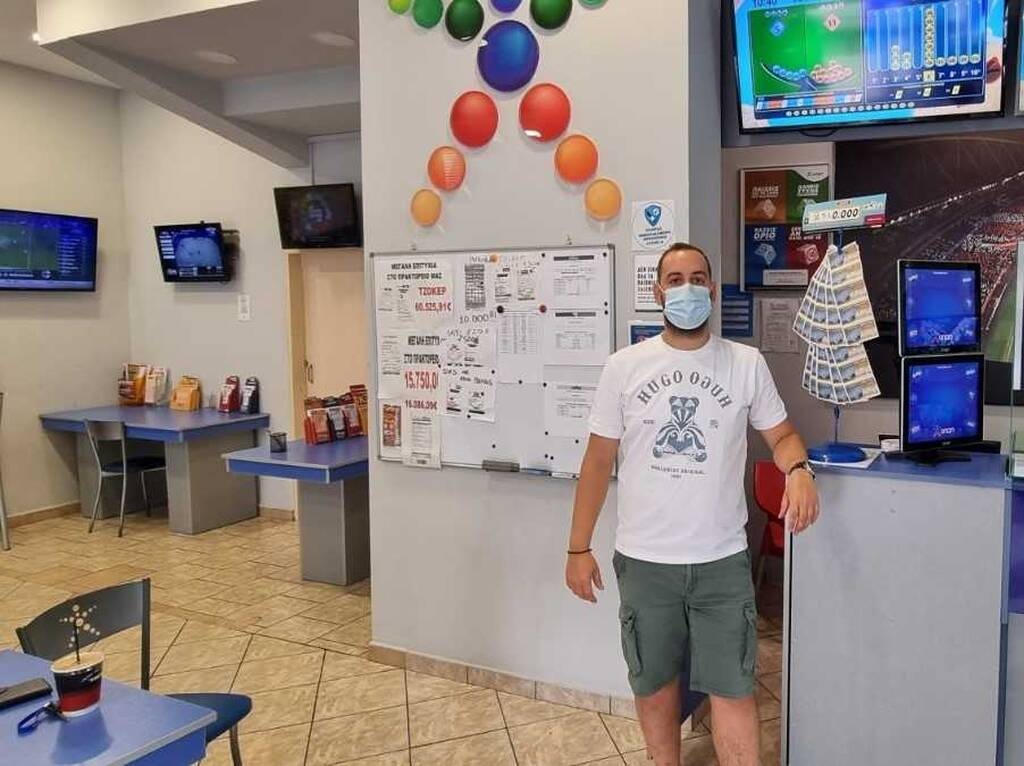 Ο κ. Γιώργος Κουζιγιάννης, ιδιοκτήτης του τυχερού καταστήματος ΟΠΑΠ στο Κερατσίνι