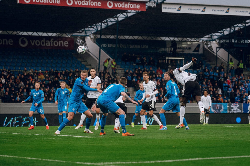 Προκριματικά Μουντιάλ 2022: Τρόμος στον αέρα – Αναγκαστική προσγείωση της Γερμανίας! (photos)