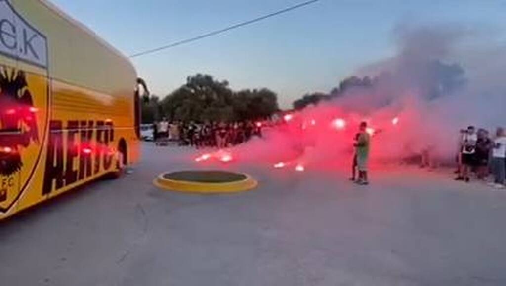ΑΕΚ: Η πρώτη αποθέωση της σεζόν με συνθήματα για πρωτάθλημα (video+photos)