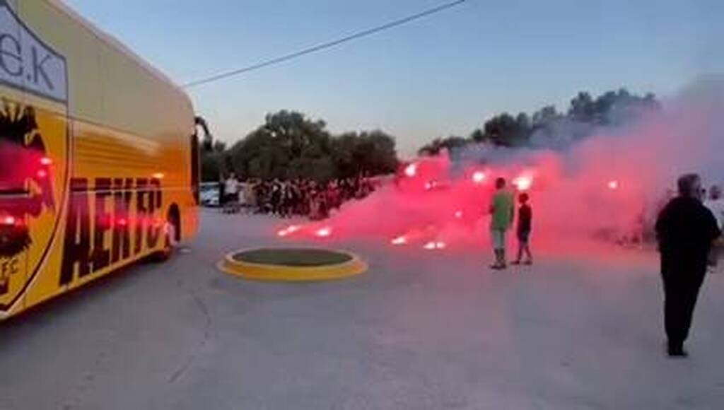 ΑΕΚ: Η πρώτη αποθέωση της σεζόν με συνθήματα για πρωτάθλημα (video+photos)