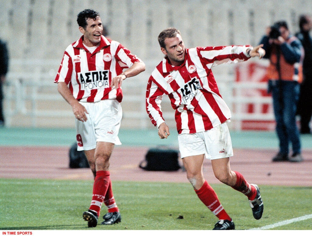 Δουλεύει ως κούριερ ο Ανατολάκης! (Photos)