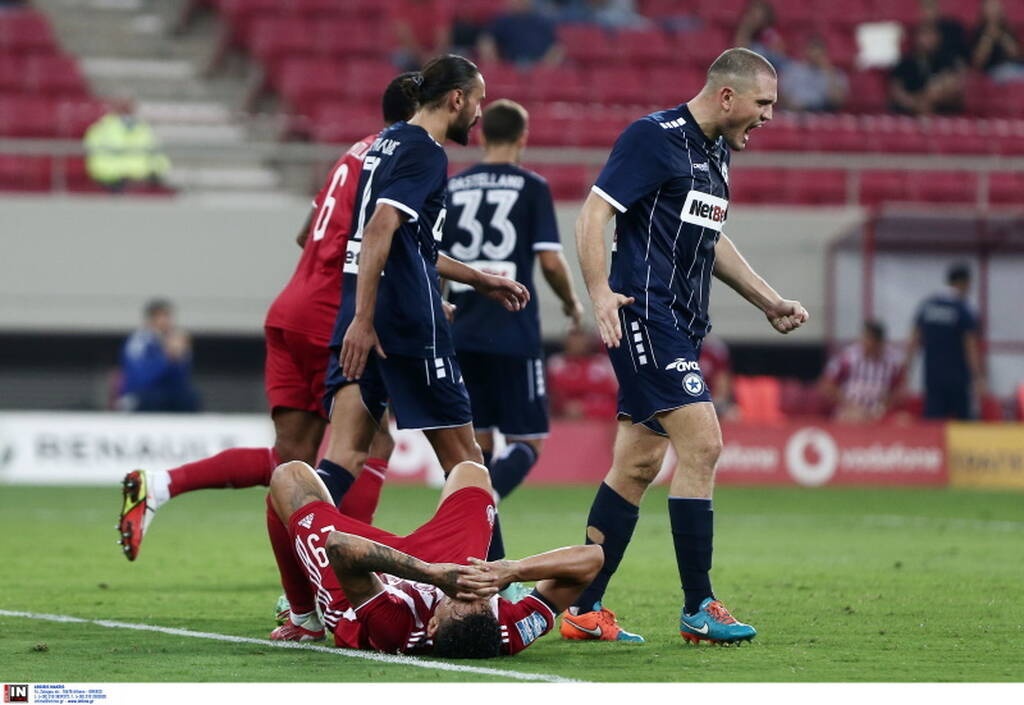 Ένταση στο Καραϊσκάκη - Οπαδοί του Ολυμπιακού πήγαν να κάνουν ντου στο πάγκο του Ατρόμητου