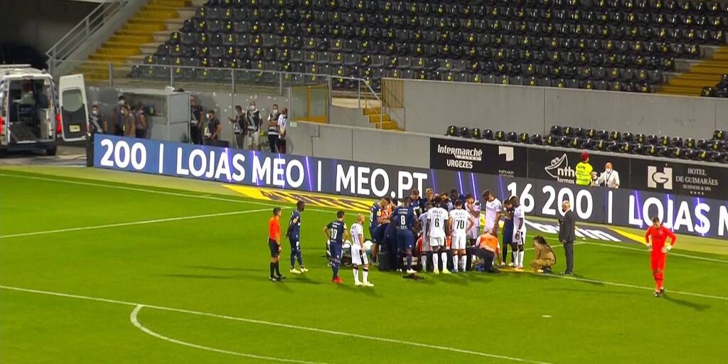 Αγωνία για Ροσίνια - Έπεσε αναίσθητος μετά από σφοδρό χτύπημα στο κεφάλι (video+photos)