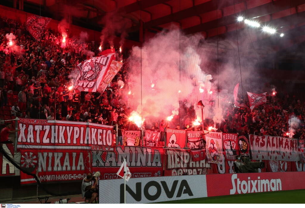 Ένταση στο Καραϊσκάκη - Οπαδοί του Ολυμπιακού πήγαν να κάνουν ντου στο πάγκο του Ατρόμητου